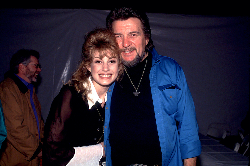 Faith Hill and Waylon Jennings before a video shoot for the song Amazing Grace for the soundtrack of the film "Maverick" at Amy Grant's farm in Williamson County, Tennessee, February 22, 1994. 