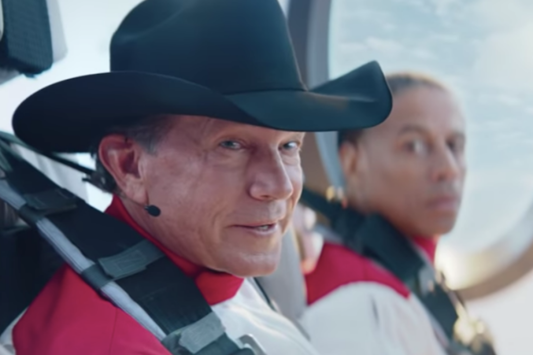 George Strait as astronaut n HEB commercial