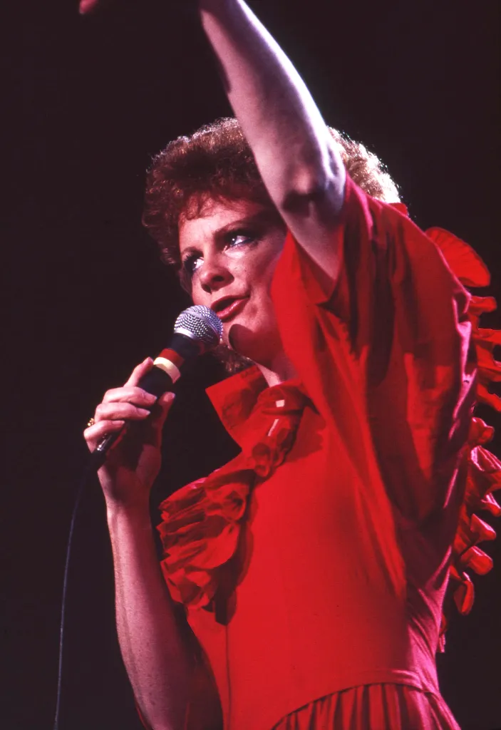 Country Music Singer Songwriter Reba McEntire performs on June 10, 1985 in Nashville, Tennessee 