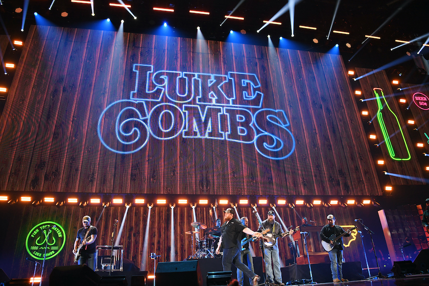 LAS VEGAS, NEVADA - SEPTEMBER 24: (FOR EDITORIAL USE ONLY) Luke Combs (C) performs onstage during the 2022 iHeartRadio Music Festival at T-Mobile Arena on September 24, 2022 in Las Vegas, Nevada.