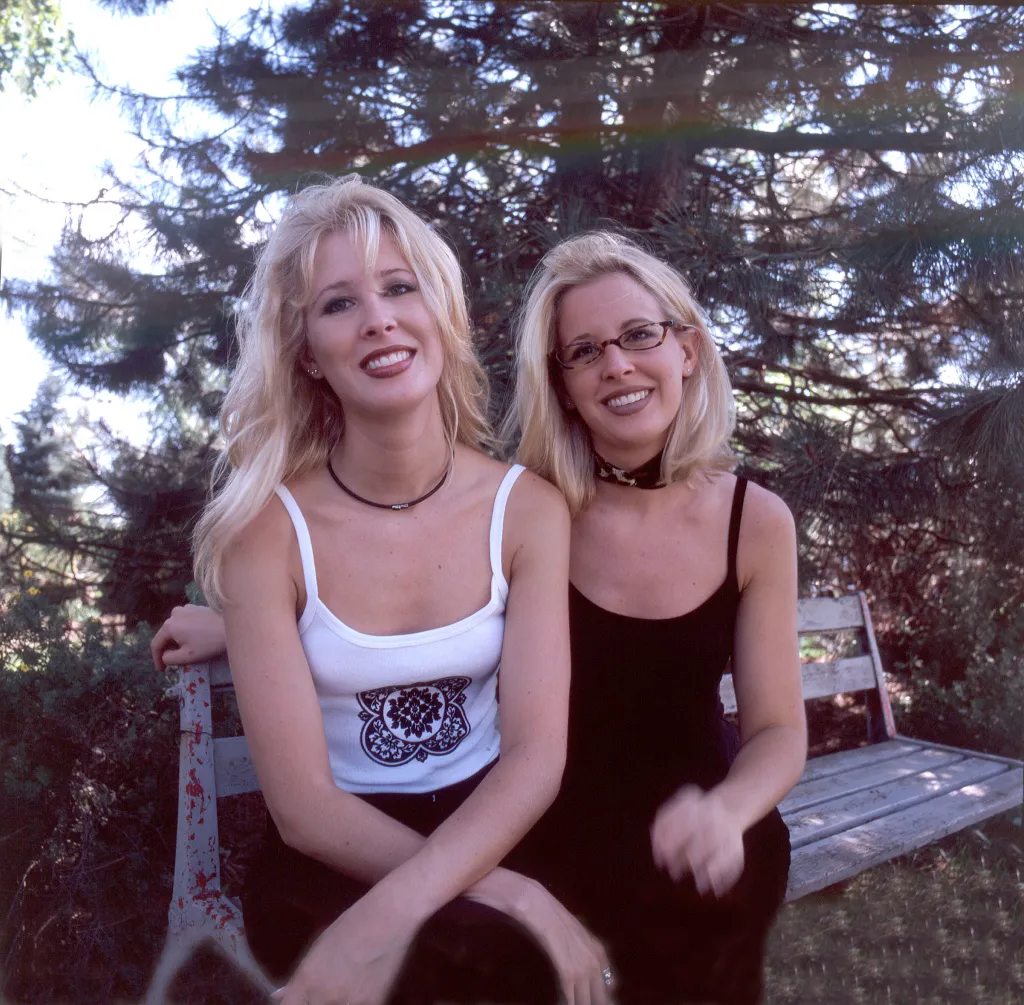 Portrait of identical twin sisters, Heather (left) and Jennifer Kinley, who perform as The Kinleys, Twin Lakes, Wisconsin, July 3, 1998.