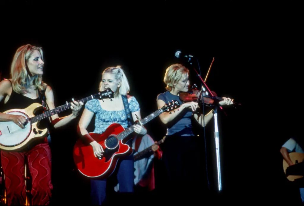 Country-rock trio the Chicks perform at Knott's Berry Farm in Buena Park, California in July, 1998. (L-R: Emily Robison, Natalie Maines, Martie Macquire.)