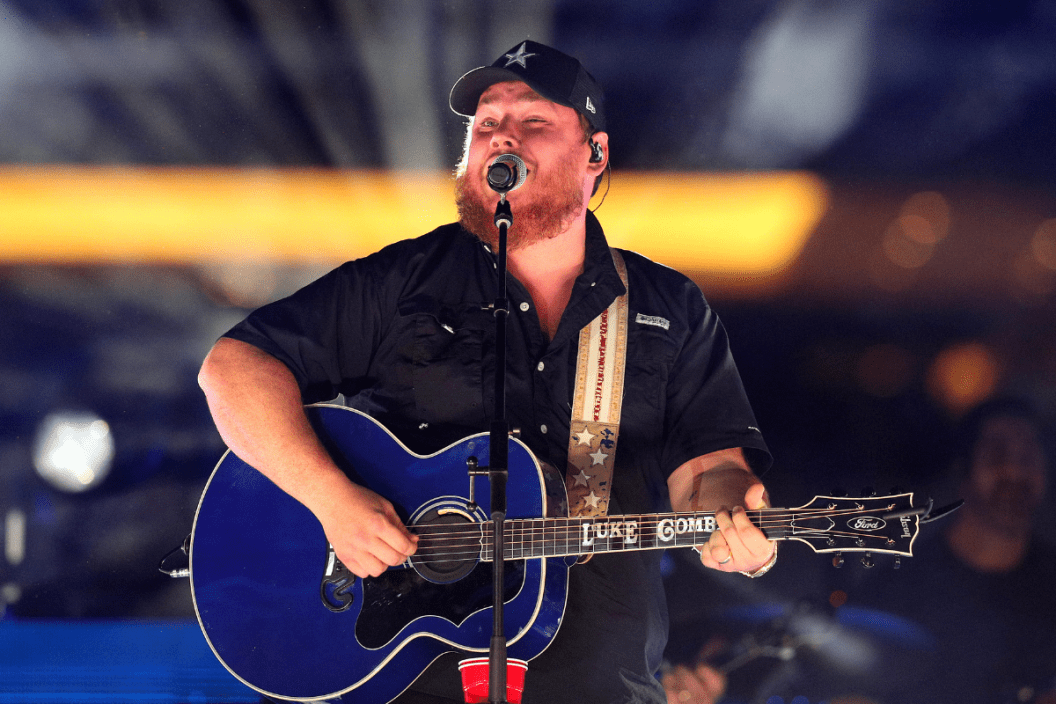 Luke Combs performs the half-time show of the NFL game between Las Vegas Raiders and Dallas Cowboys at AT&T Stadium on November 25, 2021 in Arlington, Texas. (Photo by Richard Rodriguez/Getty Images)