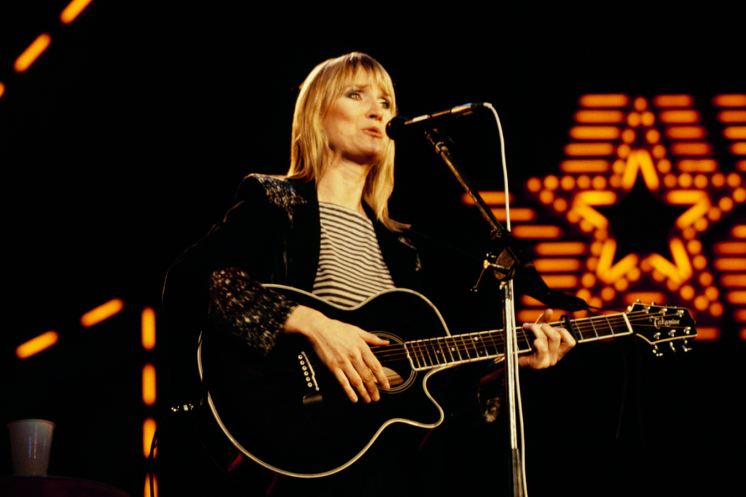 Gail Davies performs on stage at the Country Music Festival held at Wembley Arena, London in April 1985.
