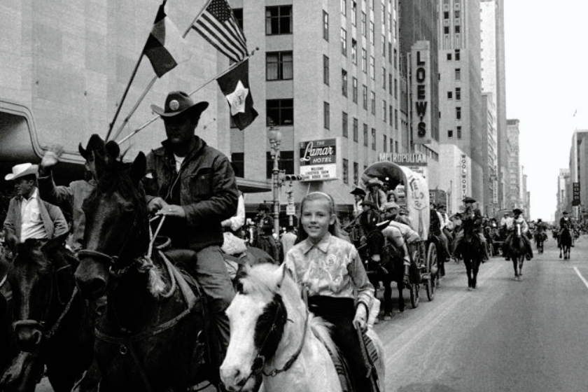 Trail riders, several thousand strong, parade through downtown Houston, Feb. 21, 1968