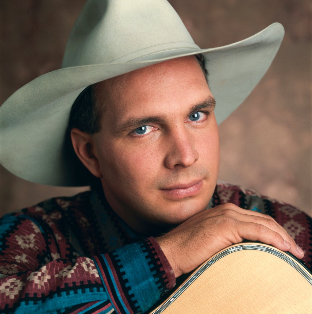 NASHVILLE, TN - AUGUST 15: Country music star Garth Brooks poses for a portrait session on August 15, 1991 in Nashville, Tennessee. 