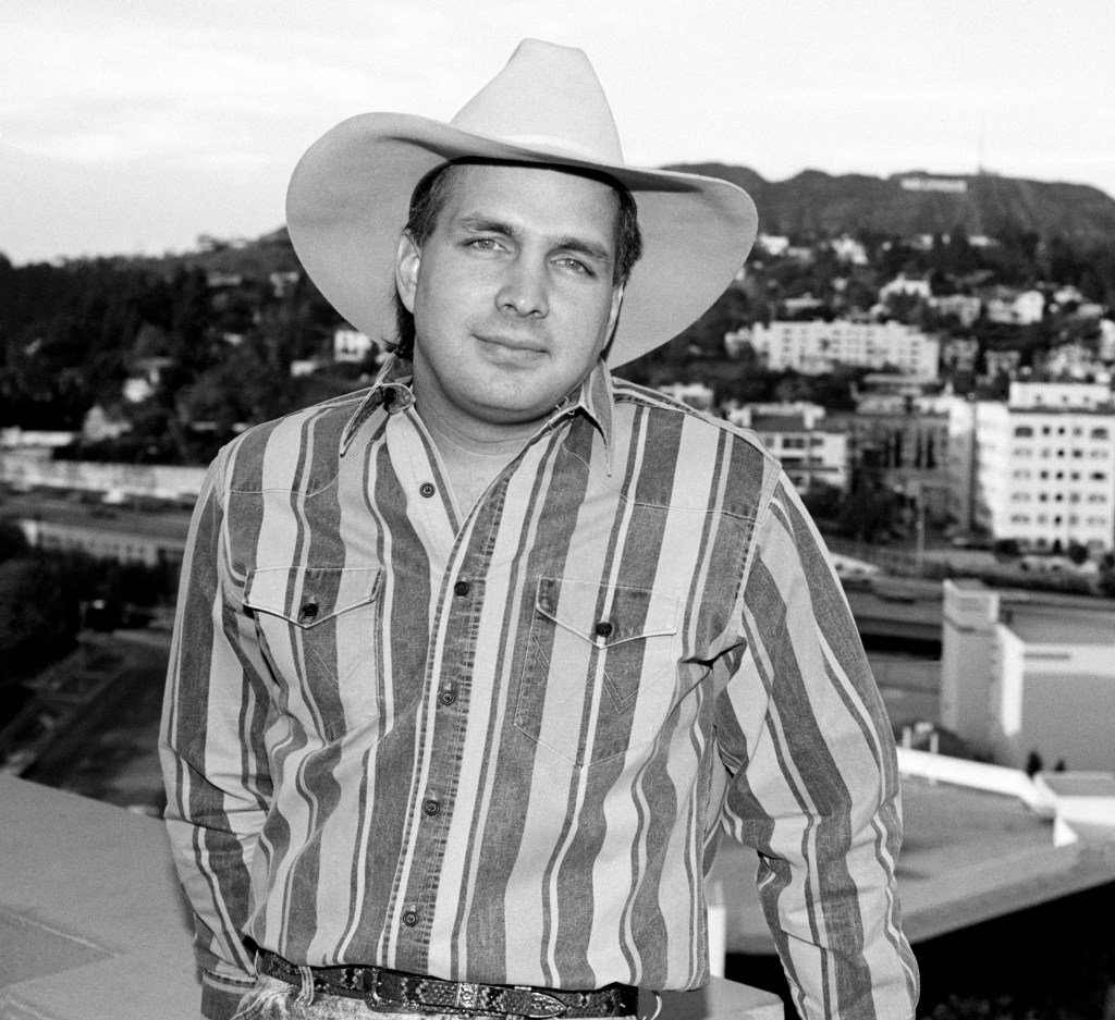 American singer and songwriter Garth Brooks poses for a portrait circa December, 1990 in Los Angeles, California. 