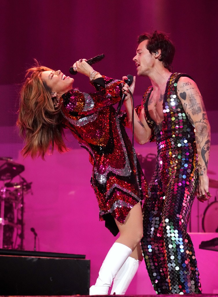 (L-R) Shania Twain and Harry Styles perform onstage at the Coachella Stage during the 2022 Coachella Valley Music And Arts Festival on April 15, 2022 in Indio, California.
