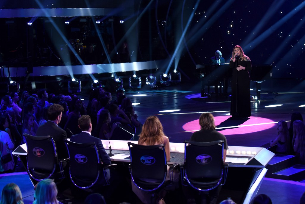 Guest judge and Season 1 winner Kelly Clarkson performs onstage at FOX's American Idol Season 15 on February 25, 2016 in Hollywood, California. 