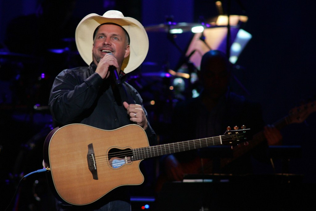 NEW YORK - SEPTEMBER 18: Garth Brooks performs onstage at the Dream Concert presented by Viacom at Radio City Music Hall on September 18, 2007 in New York City. 