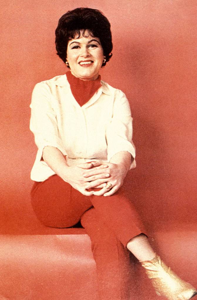 Photo of Patsy CLINE (1932-1963) posed circa 1960.