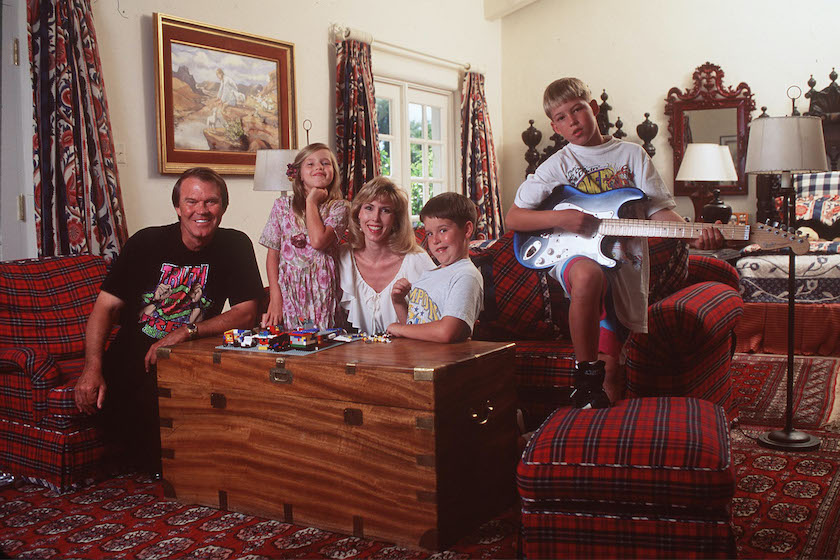 Glen Campbell with his fourth wife, Kimberly Woollen and children (l-r) Ashley, Shannon and Cal.