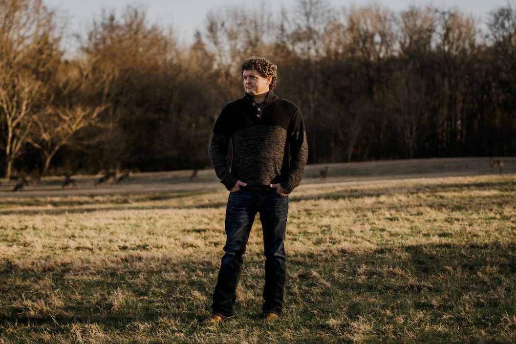 A press shot of Alabama-born farmer turned country singer Dustin Herring
