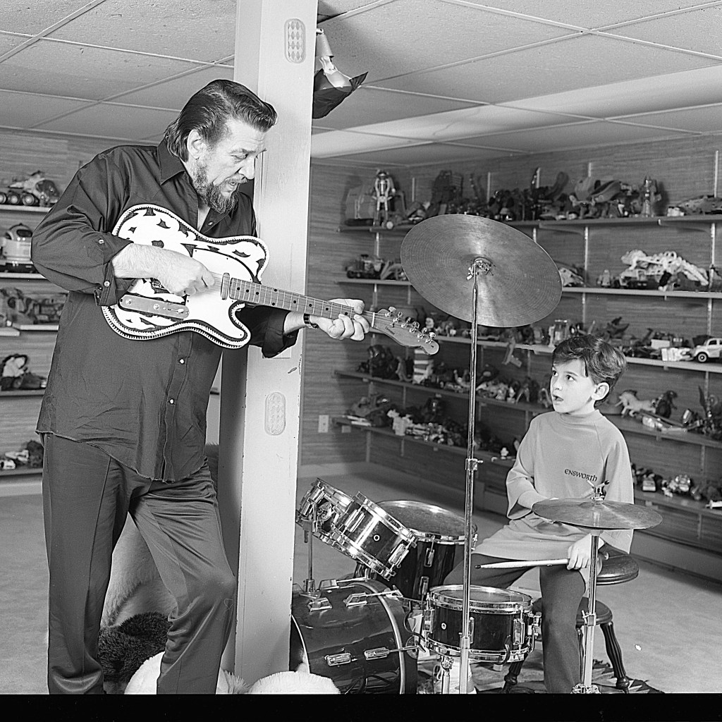 Country singer and songwriter Waylon Jennings and son Shooter Jennings jam together at home on December 9, 1987 in Nashville, Tennessee. 