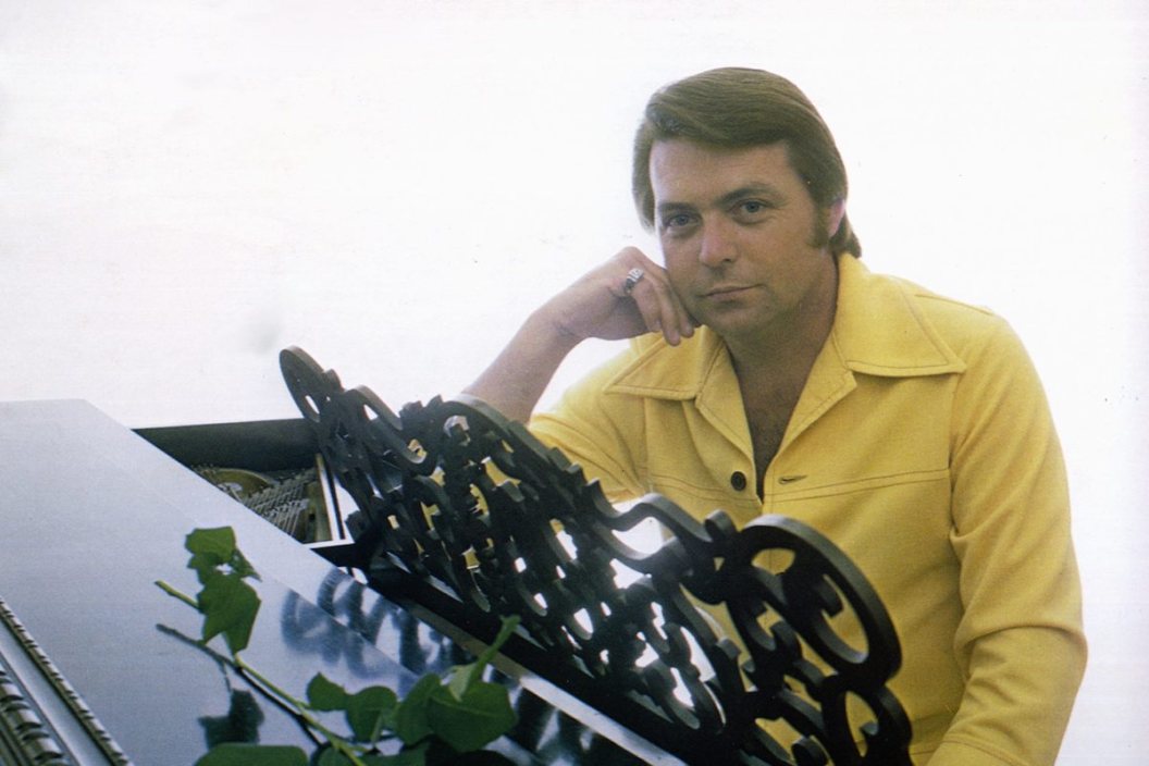 Portrait of Mickey Gilley at the piano