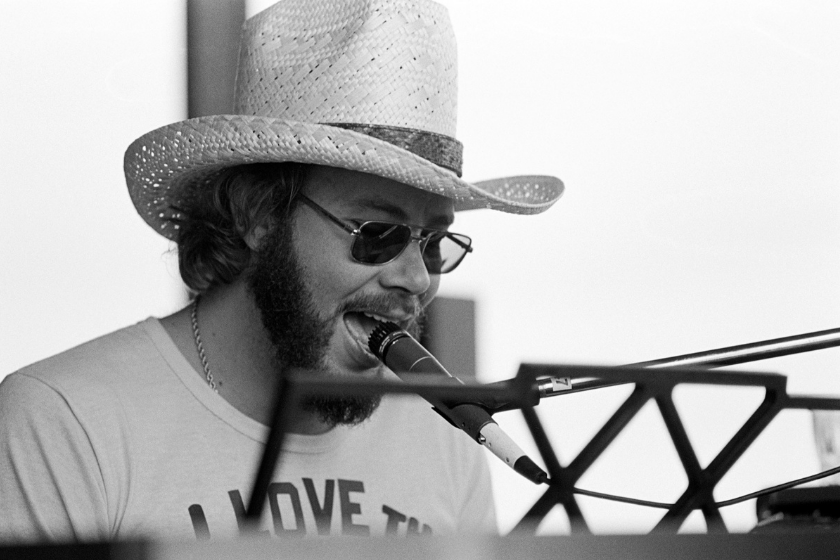 Hank Williams Jr. performs for a record industry audience at Stouffer's Hotel on May 26, 1977 in Atlanta, Georgia
