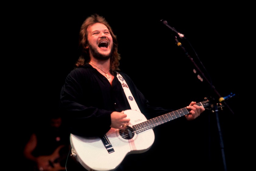 Travis Tritt performs at the Poplar Creek Music Theater on September 5,1992 in Hoffman Estates, Illinois