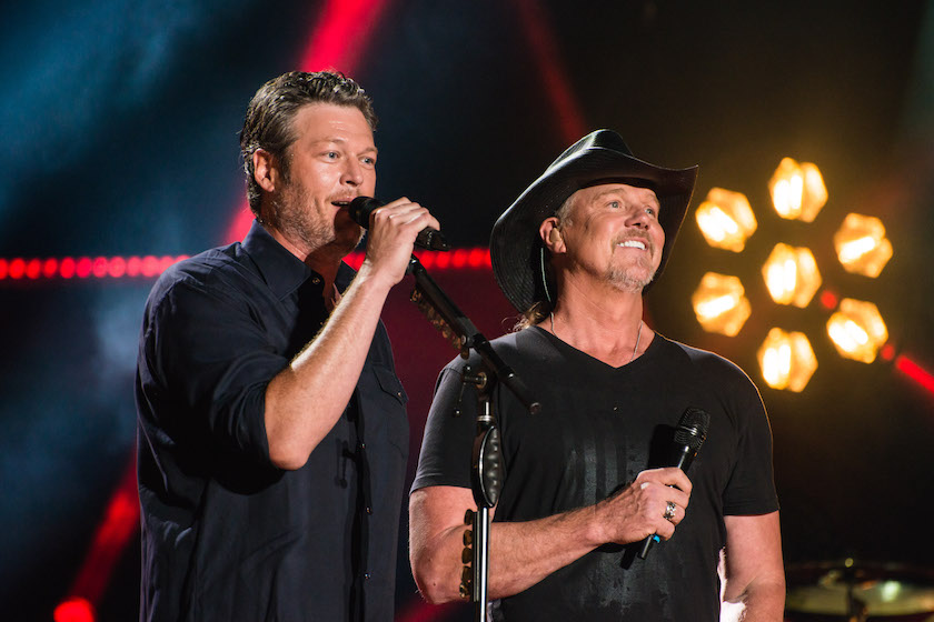 NASHVILLE, TN - JUNE 09: (EDITORIAL USE ONLY) Singers Blake Shelton (L) and Trace Adkins (R) perform at Nissan Stadium during day 2 of the 2017 CMA Music Festival on June 8, 2017 in Nashville, Tennessee. 