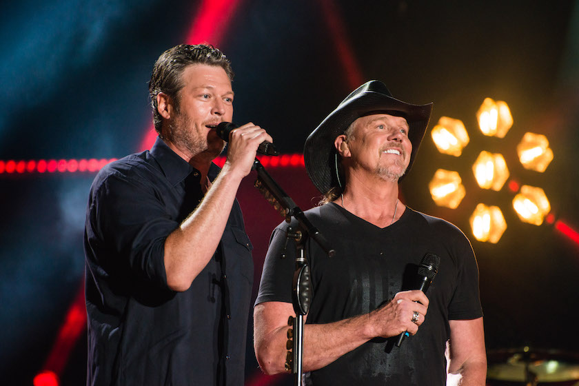 NASHVILLE, TN - JUNE 09: (EDITORIAL USE ONLY) Singers Blake Shelton (L) and Trace Adkins (R) perform at Nissan Stadium during day 2 of the 2017 CMA Music Festival on June 8, 2017 in Nashville, Tennessee.