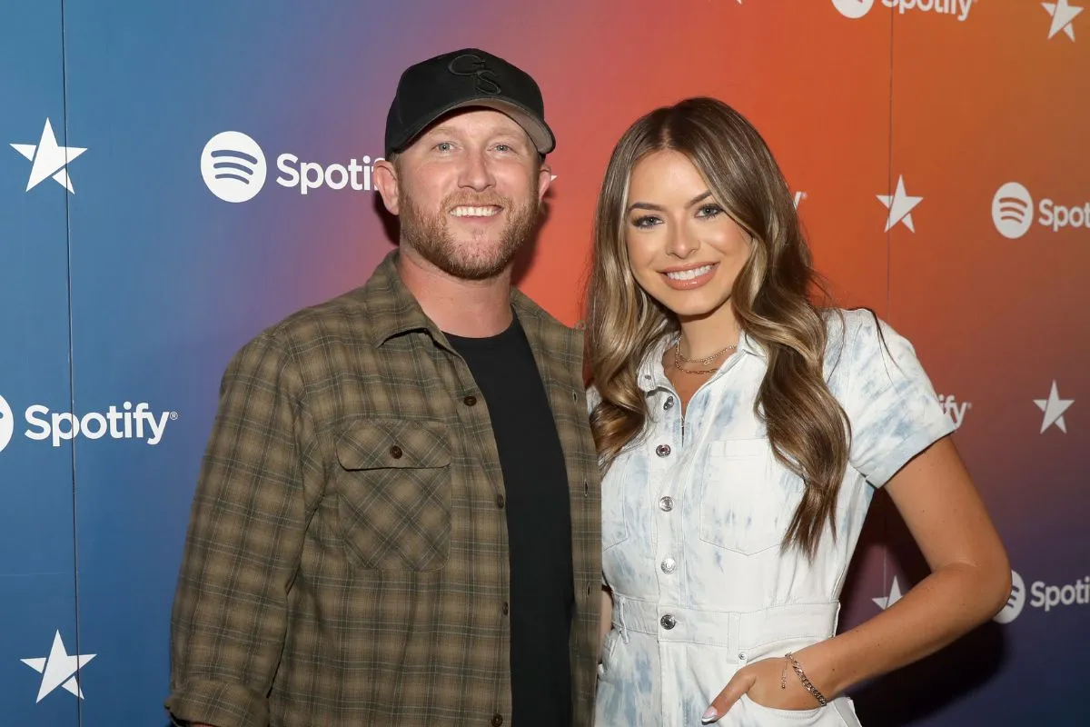 Cole Swindell is Engaged to Girlfriend Courtney Little