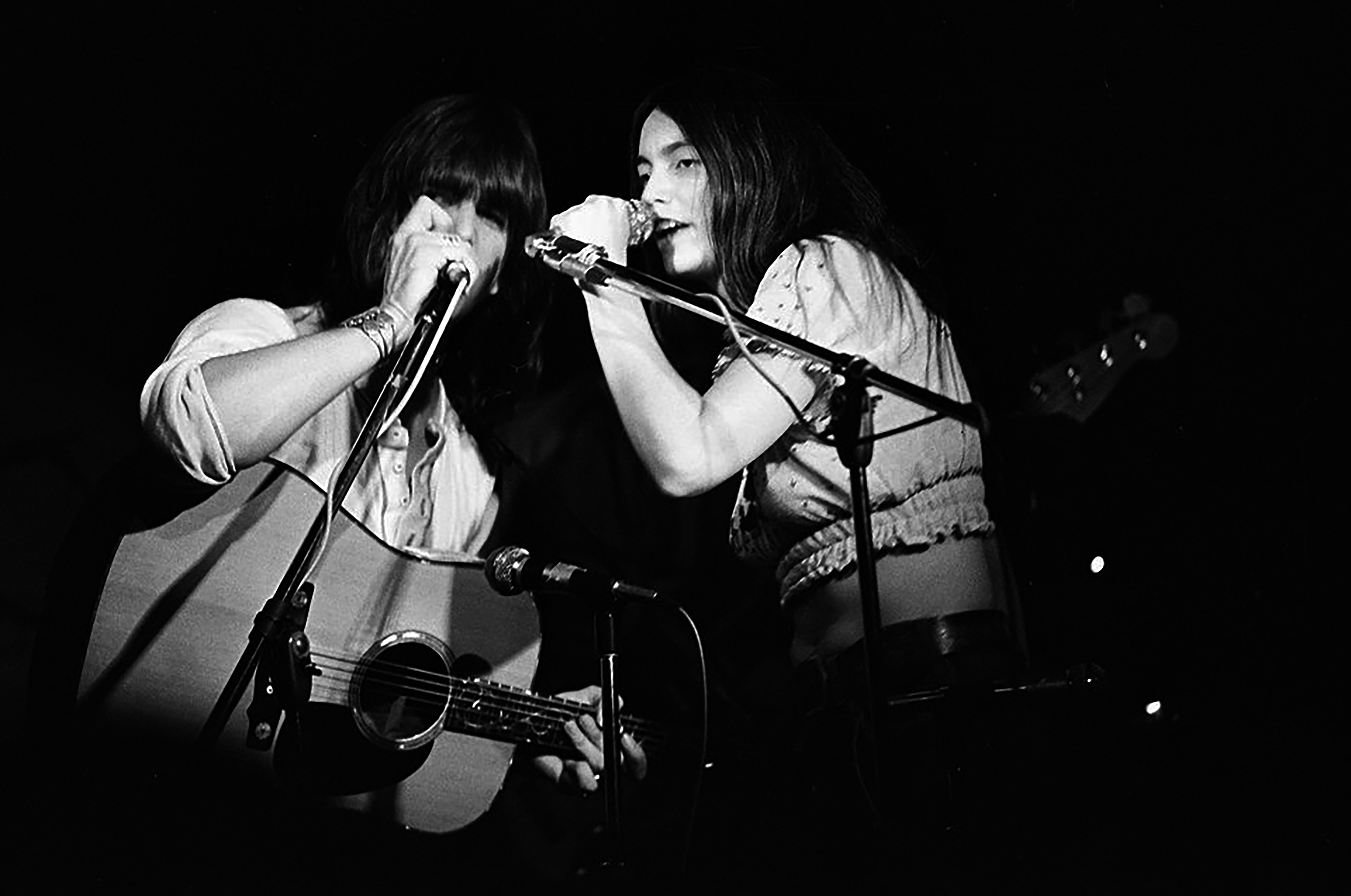 CHICAGO - MARCH 1973: (L-R) American singer, songwriter, guitarist and pianist Gram Parsons (1946-1973) performing with American singer, songwriter, and musician Emmylou Harris during Parson's 