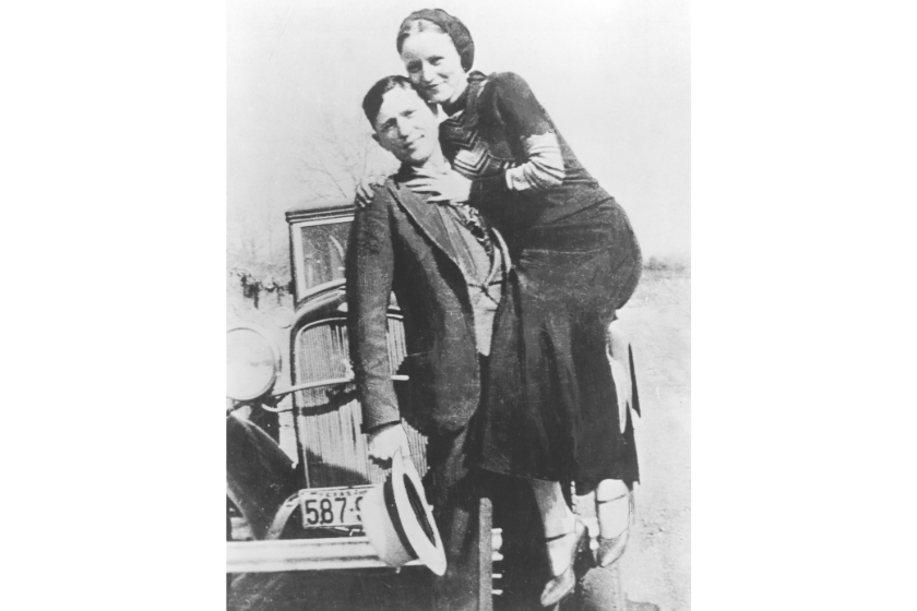 Portrait of American bank robbers and lovers Clyde Barrow (1909 - 1934) and Bonnie Parker (1911 -1934), popularly known as Bonnie and Clyde, circa 1933