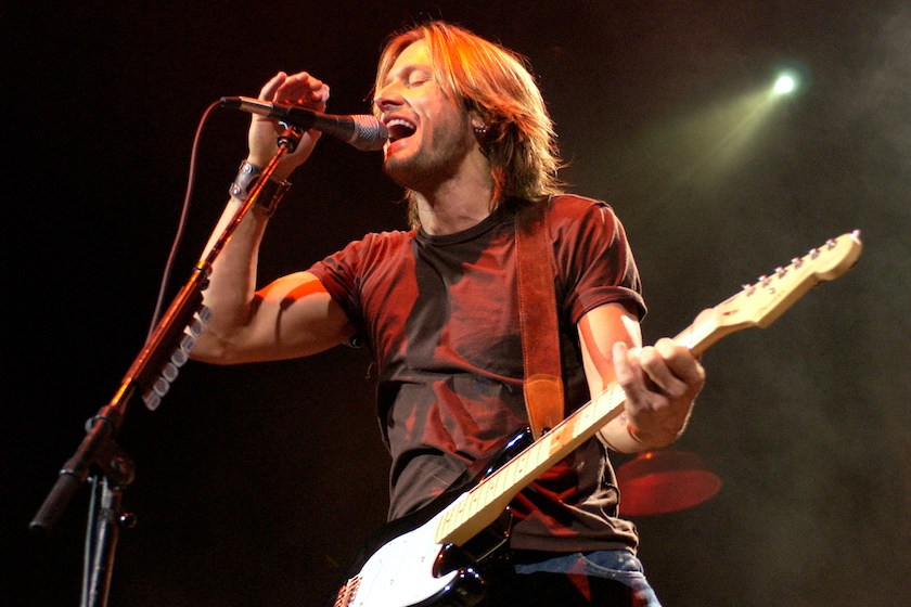 Keith Urban performs at HP Pavilion on December 16, 2004 in San Jose, California.