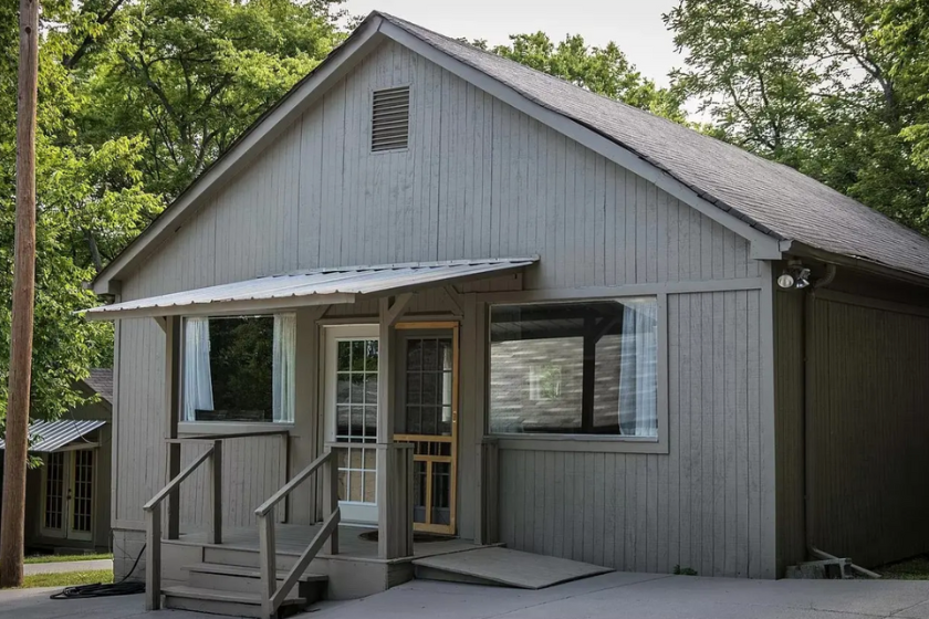 Guest house in Dolly Parton's former Nashville property