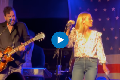 Carrie Underwood Joins Tom Petty Cover Band, Shocks Crowd