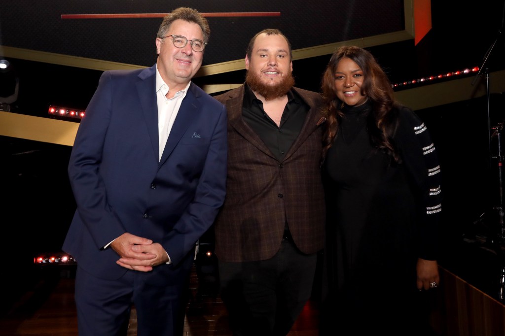 NASHVILLE, TENNESSEE - SEPTEMBER 16: In this image released on September 16, (L-R) Honoree Vince Gill, Luke Combs and Wendy Moten attend CMT Giants: Vince Gill at The Fisher Center for the Performing Arts in Nashville, Tennessee.
