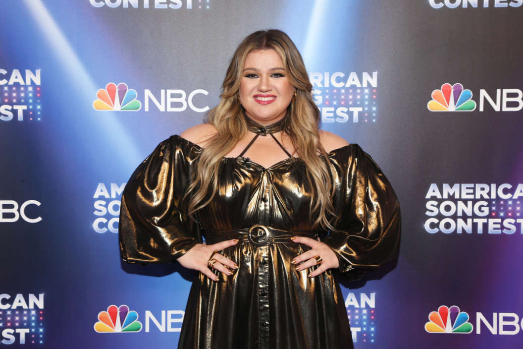 UNIVERSAL CITY, CALIFORNIA - APRIL 11: Kelly Clarkson attends NBC's "American Song Contest" Week 4 Red Carpet at Universal Studios Hollywood on April 11, 2022 in Universal City, California. (Photo by Phillip Faraone/WireImage)