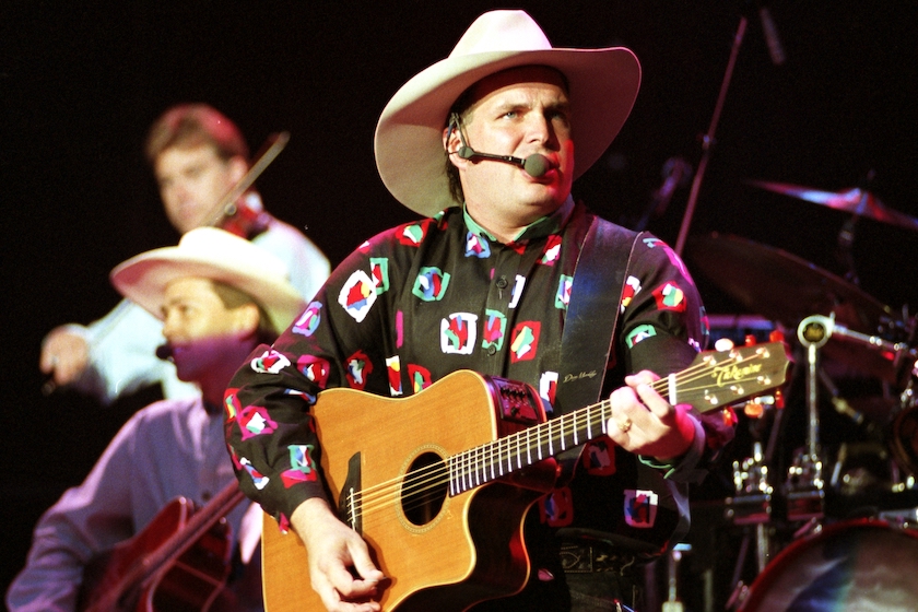 MOUNTAIN VIEW, CA - JUNE 21: Garth Brooks performs at Shoreline Amphitheatre on June 21, 1991 in Mountain View, California.