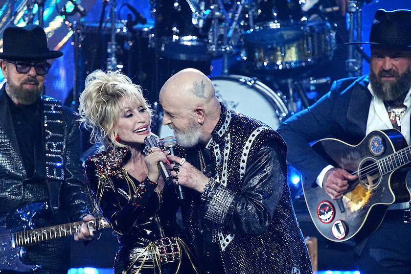 LOS ANGELES, CALIFORNIA - NOVEMBER 05: (L-R) Inductees Dolly Parton, and Rob Halford of Judas Priest perform on stage during the 37th Annual Rock & Roll Hall Of Fame Induction Ceremony at Microsoft Theater on November 05, 2022 in Los Angeles, California.
