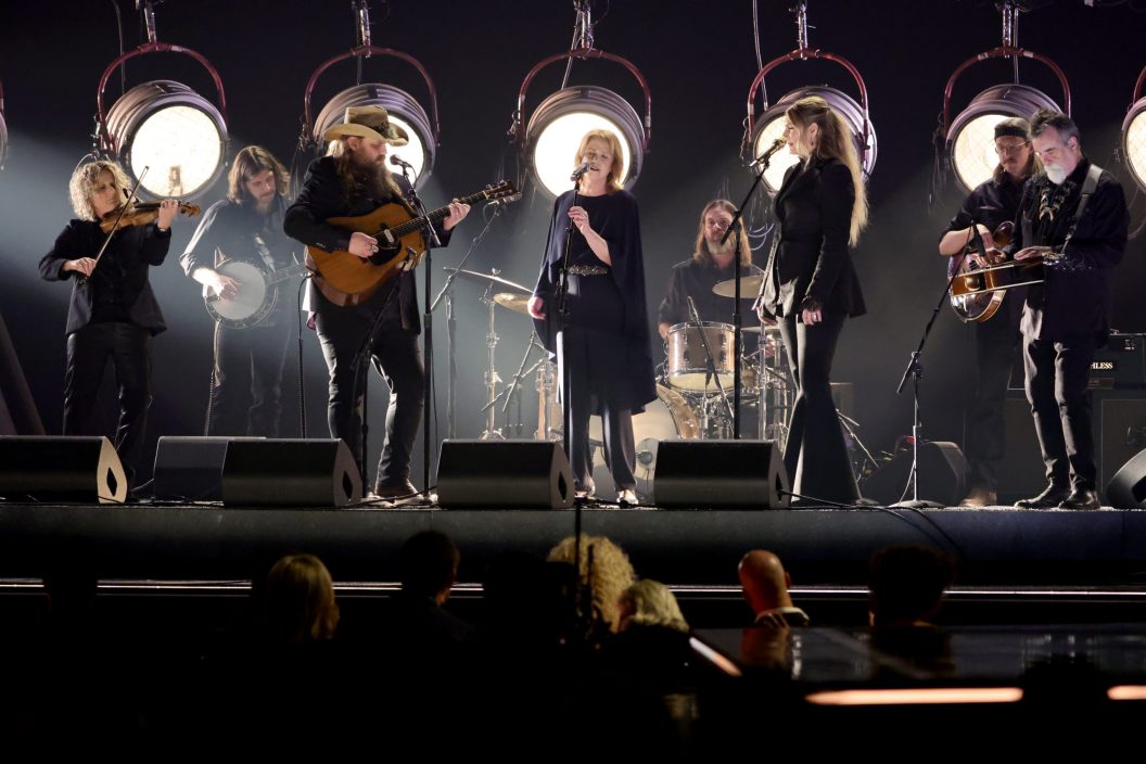 Chris Stapleton and Patty Loveless perform onstage at The 56th Annual CMA Awards at Bridgestone Arena on November 09, 2022 in Nashville, Tennessee.