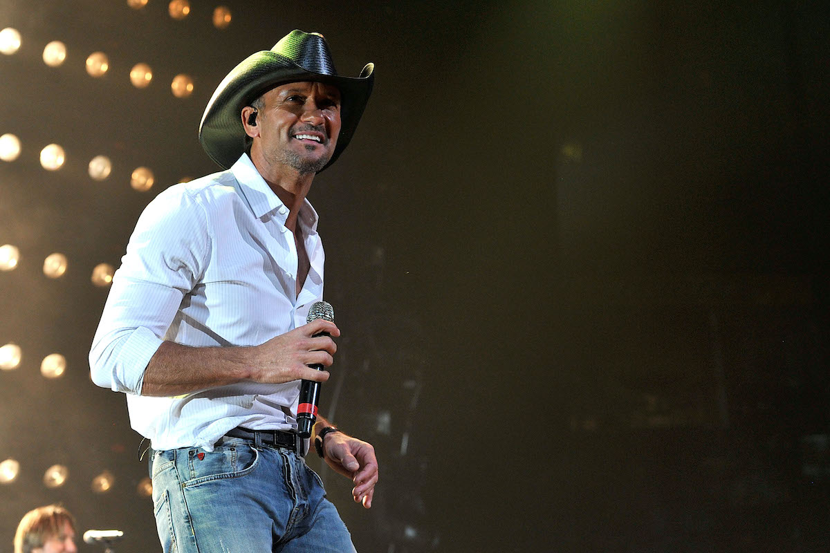 Tim McGraw wears dad's Phillies jersey during Game 3 of World Series