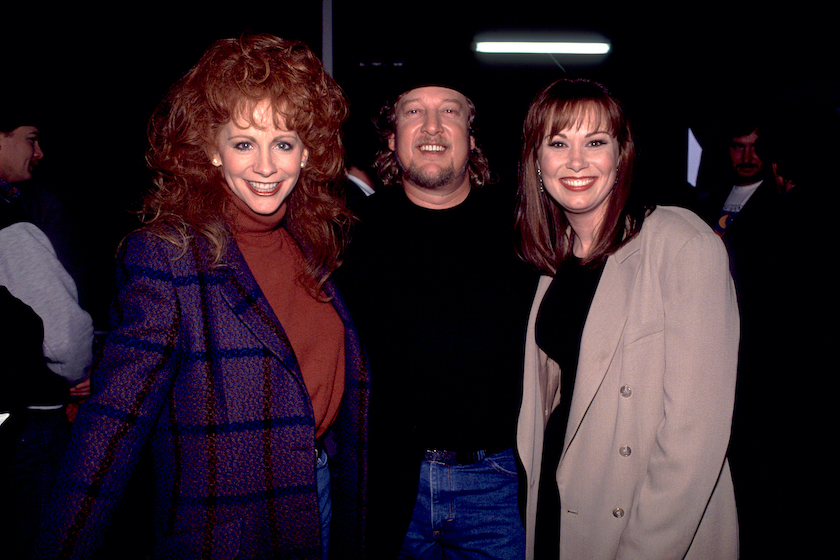Reba McEntire, John Anderson and Susy Boggus before a video shoot for the song Amazing Grace for the soundtrack of the film "Maverick" at Amy Grant's farm in Williamson County, Tennessee, February 22, 1994. 