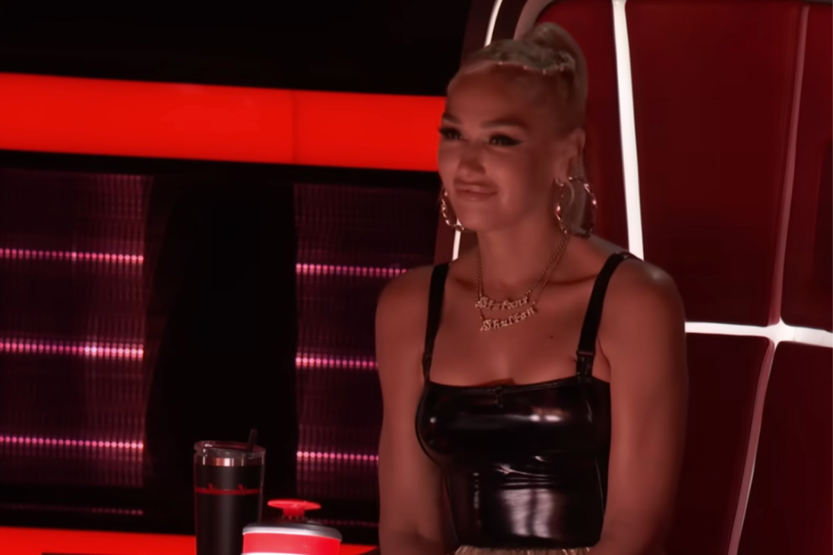 Screengrab of Gwen Stefani on 'The Voice" in which she's wearing her "Stefani" and "Shelton" necklaces.
