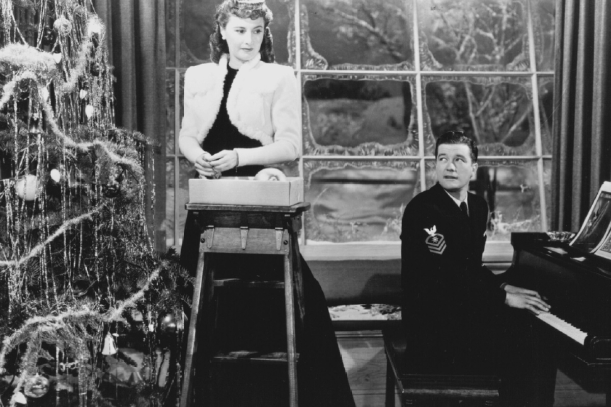 American actors Barbara Stanwyck (1907 - 1990) and Dennis Morgan (1908 - 1994) star in the film 'Christmas in Connecticut', aka 'Indiscretion', 1945