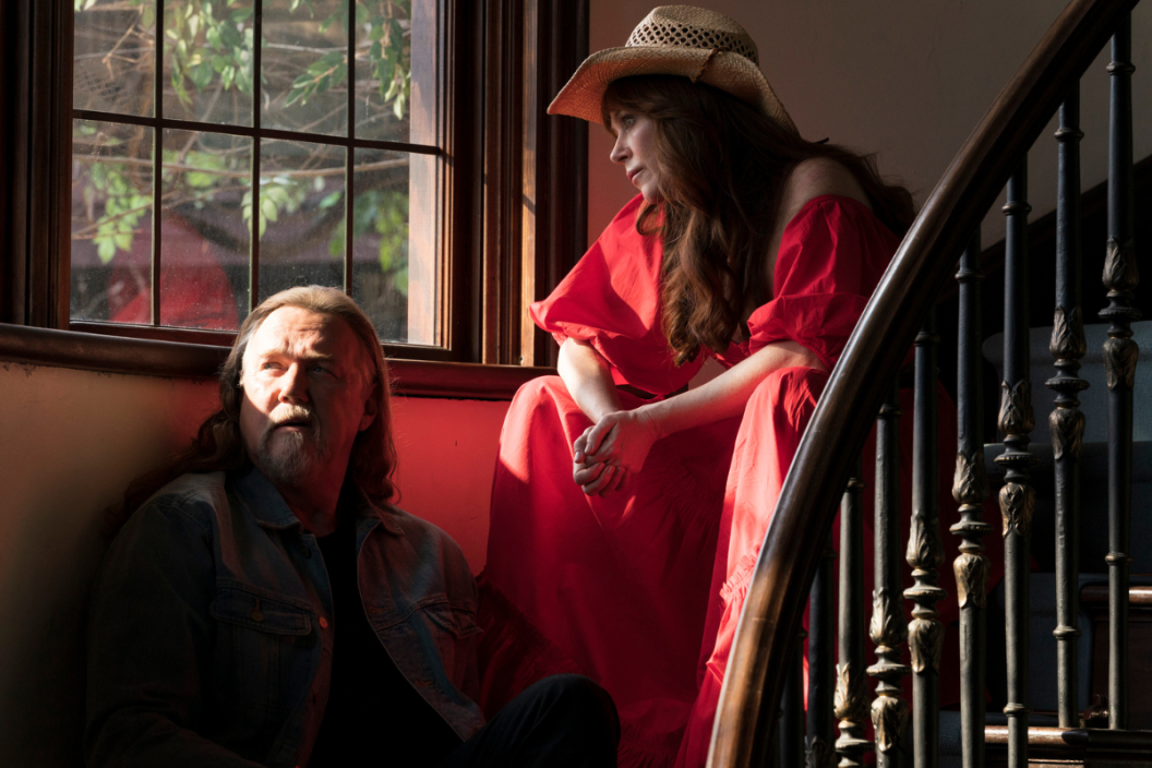 Trace Adkins and Anna Friel in the “Mergers & Propositions” episode of MONARCH