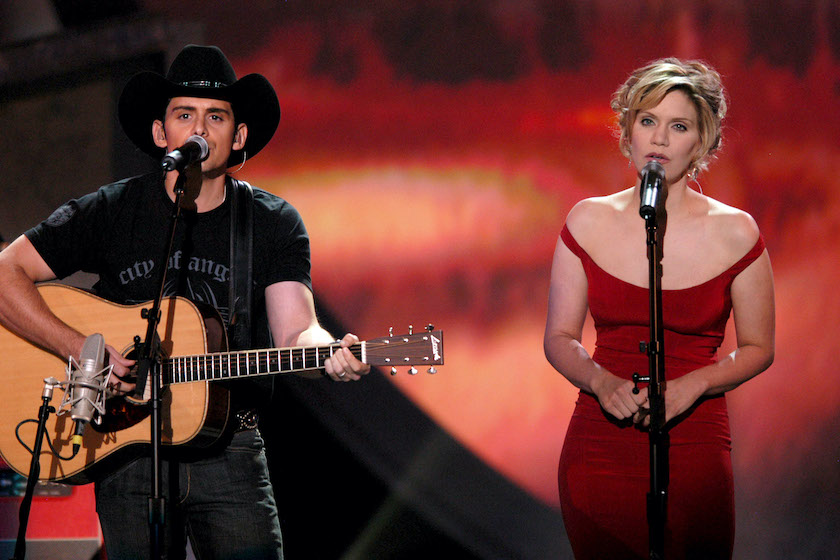 Brad Paisley and Alison Krauss perform "Whiskey Lullaby" 