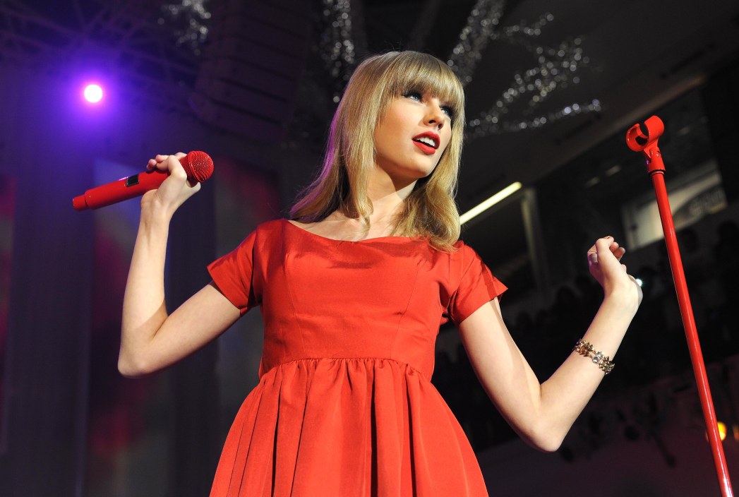 Taylor Swift Switches On Westfield Shopping Centre Christmas Lights, London, Britain - 06 Nov 2012, Taylor Swift (