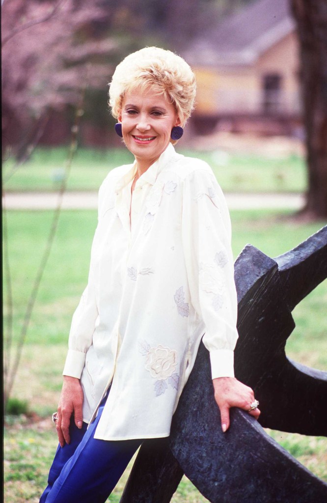 NASHVILLE, TN - APRIL 7: , Tammy Wynette, First lady of Country and famous for her song " Stand By Your Man" at her home in Nashville where she died 6th April 1998 after a long illness. April 7, 1982 in the garden of her home, Nashville, Tennessee 