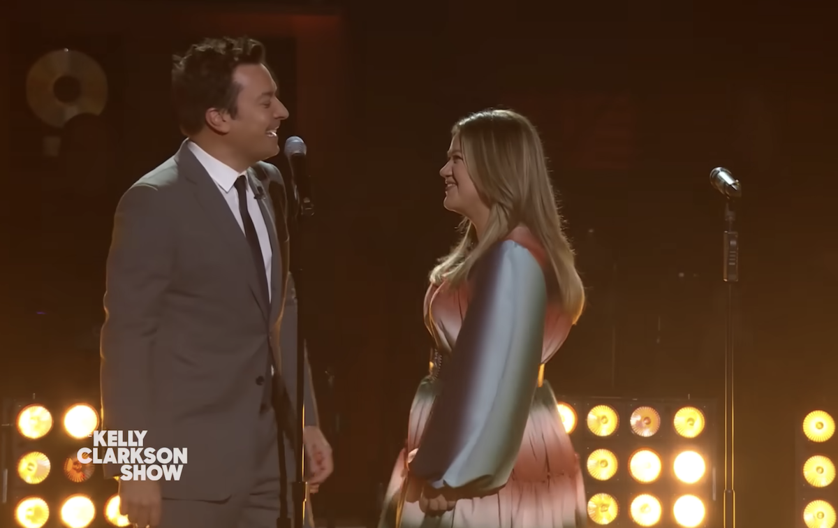 Kelly Clarkson and Jimmy Fallon perform "I Got You Babe" on The Kelly Clarkson Show