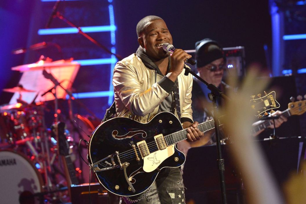 CJ Harris performs on "American Idol"