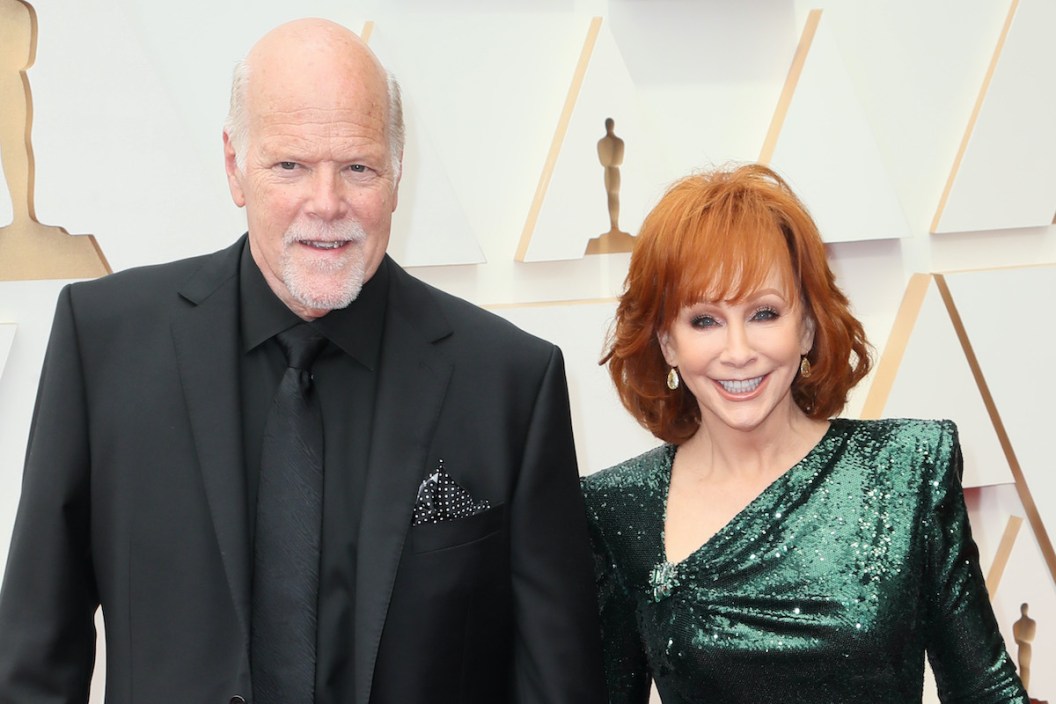 HOLLYWOOD, CALIFORNIA - MARCH 27: Rex Linn and Reba McEntire attend the 94th Annual Academy Awards at Hollywood and Highland on March 27, 2022 in Hollywood, California.