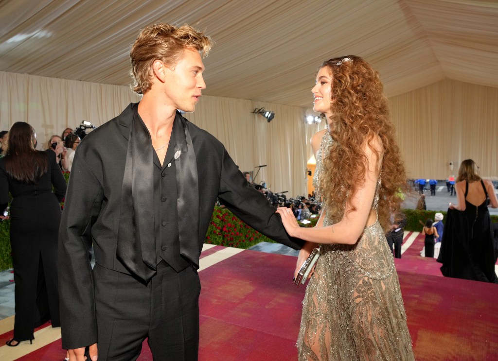 NEW YORK, NEW YORK - MAY 02: (Exclusive Coverage) Austin Butler and Kaia Gerber arrive at The 2022 Met Gala Celebrating "In America: An Anthology of Fashion" at The Metropolitan Museum of Art on May 02, 2022 in New York City.