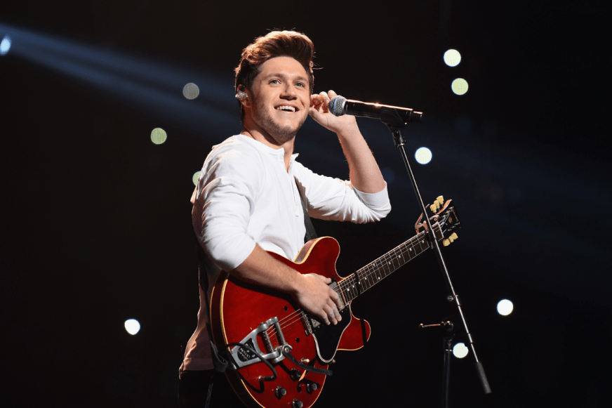 BOSTON, MA - DECEMBER 11: Singer Niall Horan performs on stage during KISS 108's Jingle Ball 2016 at TD Garden on December 11, 2016 in Boston, Massachusetts.