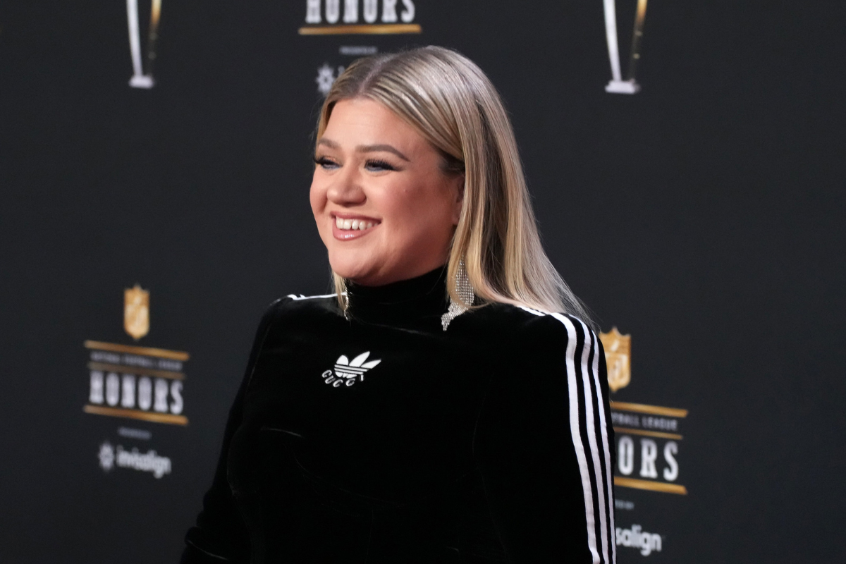 Kelly Clarkson's Perfect Response to Body-Shaming Twitter Troll