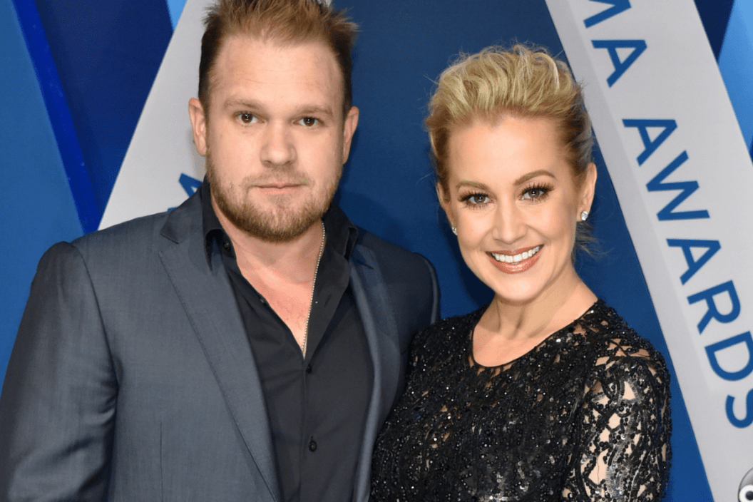 Kyle Jacobs (L) and Kellie Pickler (R) attend the 51st annual CMA Awards at the Bridgestone Arena on November 8, 2017 in Nashville, Tennessee.