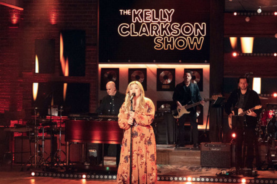 Kelly Clarkson performs on "The Kelly Clarkson Show"